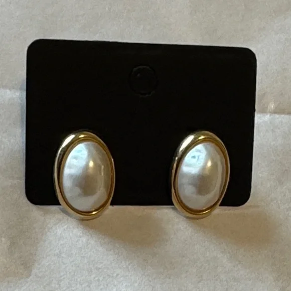 Elegant Gold and White Pearl Oval Earrings - Picture 8 of 8